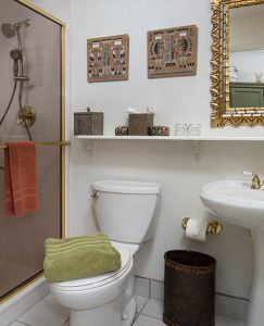 Courtyard Room Bathroom